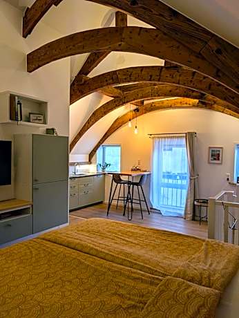 B&B TxL